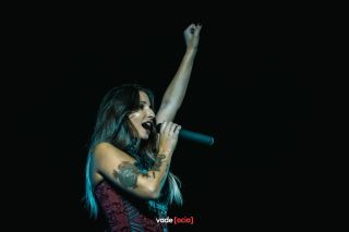 Marina Sweet cantante de metal melódico en Xeria 