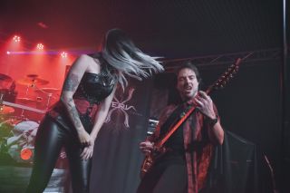 Carlos Z y Marina Sweet de Xeria metal melódico 