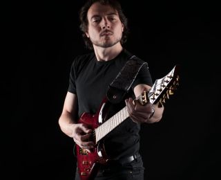 Carlos Z de Xeria con guitarra de Aviator Guitars