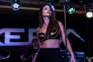 Marina Sweet cantante de Xeria en sala Porta Caeli en Valladolid