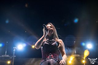 Marina Sweet cantante de metal melódico de Xeria