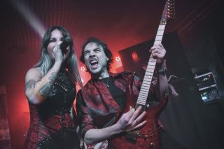 Marina Sweet y Carlos Z de Xeria metal melódico en Oviedo